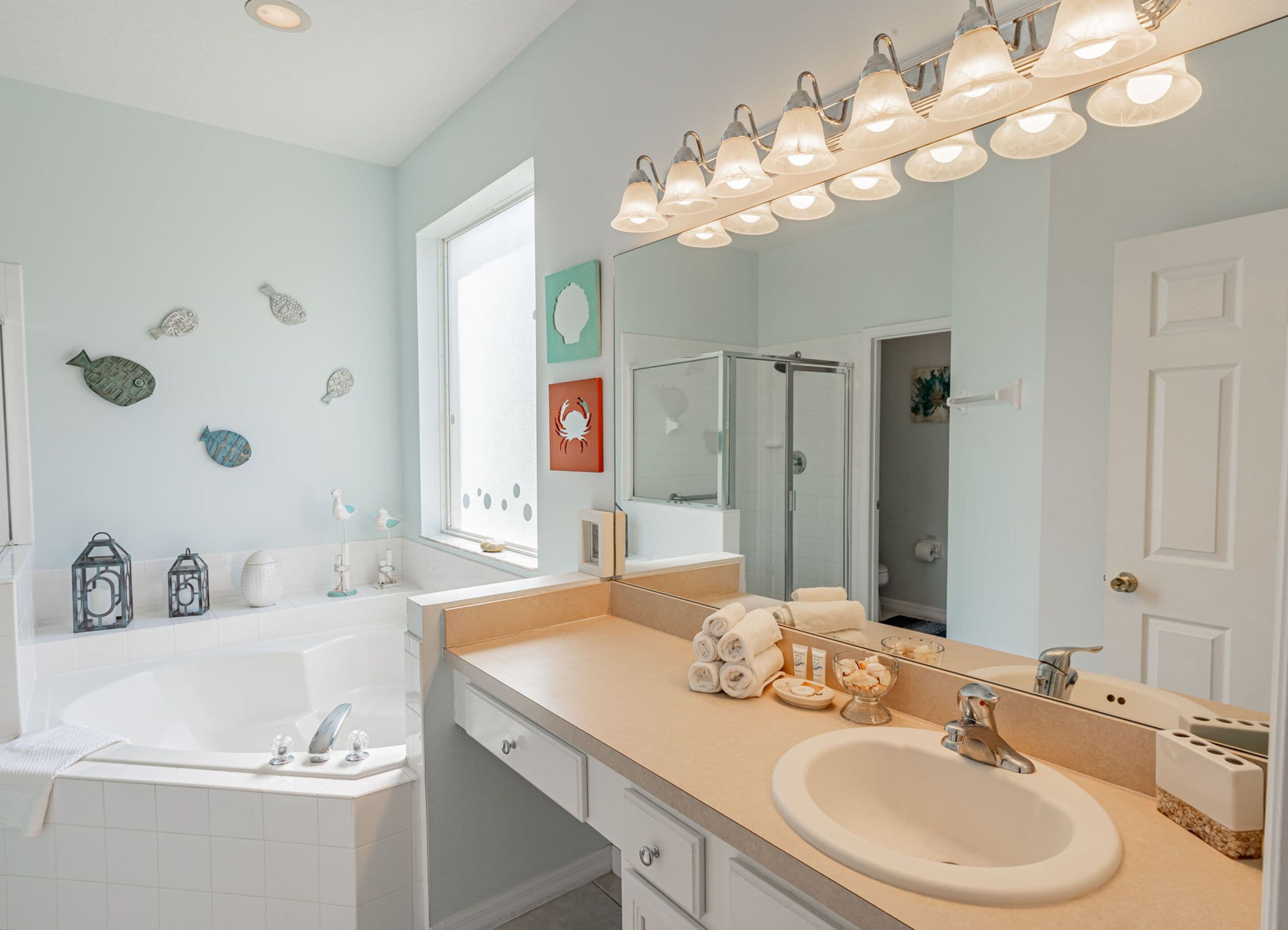 Luksusvilla, flere soverom, privat basseng | Bad | Kombinert dusj/badekar, hårføner, bidé og håndklær