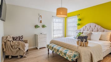 Villa de lujo, varias habitaciones, alberca privada | 7 habitaciones, escritorio y espacio para trabajar con laptop