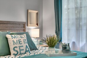 Decoración personalizada, muebles diferentes y escritorio 
