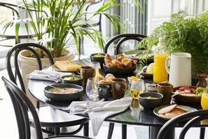 Bao gồm bữa sáng buffet hàng ngày 