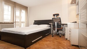 A bedroom with a bed, a desk, and a chair. - Metropol (Belgrade)