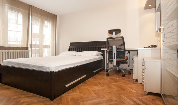 City Apartment | 1 bedroom, desk, free WiFi