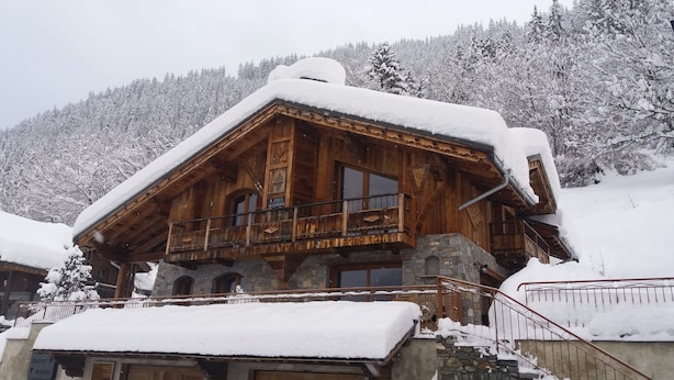 A wooden chalet with a balcony, stone foundation, and snow-covered surroundings. - New apartment 8 people in chalet in Champagny / La Plagne (Champagny-en-Vanoise)