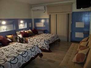 Basic Twin Room | Iron/ironing board, free WiFi - Hotel Livingston Inn (Guayaquil)