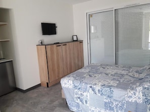 Estúdio, acessível, banheiro privativo | Cortinas blackout, ferros/tábuas de passar roupa, Wi-Fi de cortesia