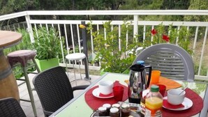 A breakfast table set outdoors with a variety of breakfast items, including coffee, juice, and condiments. - La Maison Familiale (Lagarrigue)