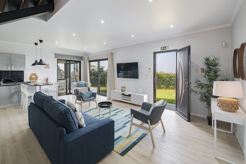 Felicidade Rocha I, for families, with a pool.