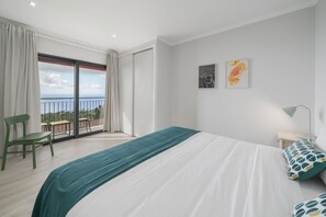 3 عدّة غرف نوم ومكواة/لوح كي وواي فاي وملاءات أسرّة