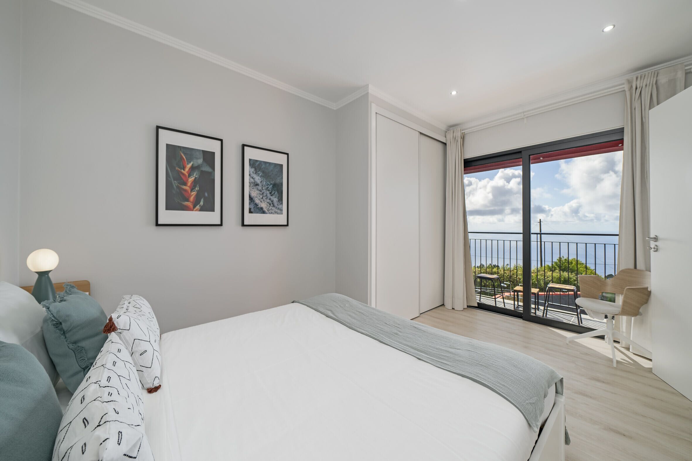 3 habitaciones, tabla de planchar con plancha, wifi y ropa de cama 