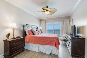3 slaapkamers, een strijkplank/strijkijzer, gratis wifi, beddengoed