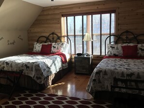 4 bedrooms, desk, iron/ironing board, free WiFi