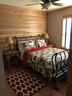 4 bedrooms, desk, iron/ironing board, free WiFi - WINTERFELL-NH BEST OF NH GORGEOUS LAKE &  MOUNTAIN VIEWS,  NEVER PP ADDS (Pittsburg)