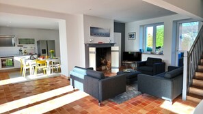 Fernseher, Kamin