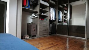 4 bedrooms, iron/ironing board, travel crib, free WiFi