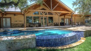 Outdoor pool, an infinity pool
