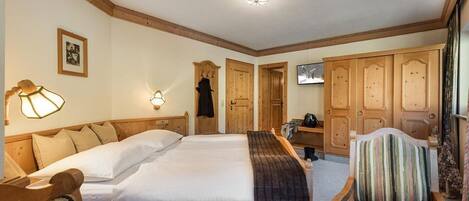 1 bedroom, travel cot, free Internet