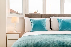 5 bedrooms, free WiFi - Bright & spacious  House in Filton, Bristol (Filton)