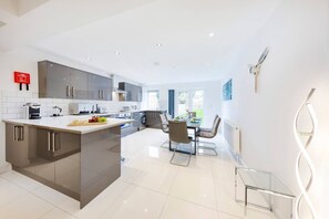 Private kitchen - Bright & spacious  House in Filton, Bristol (Filton)