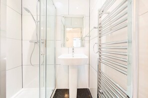 Bathroom - Bright & spacious  House in Filton, Bristol (Filton)