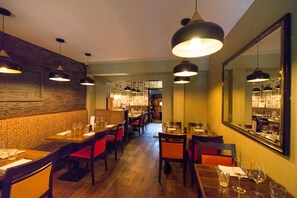Cafe - Central Richmond Studio (Richmond)