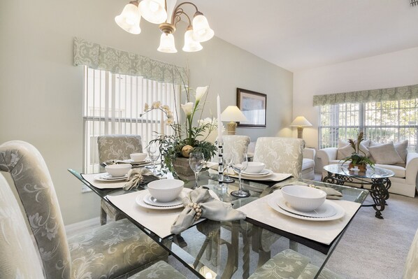 Talo, 5 makuuhuonetta, yksityinen uima-allas (4.5 Bathrooms) | Ruokailu omassa huoneessa