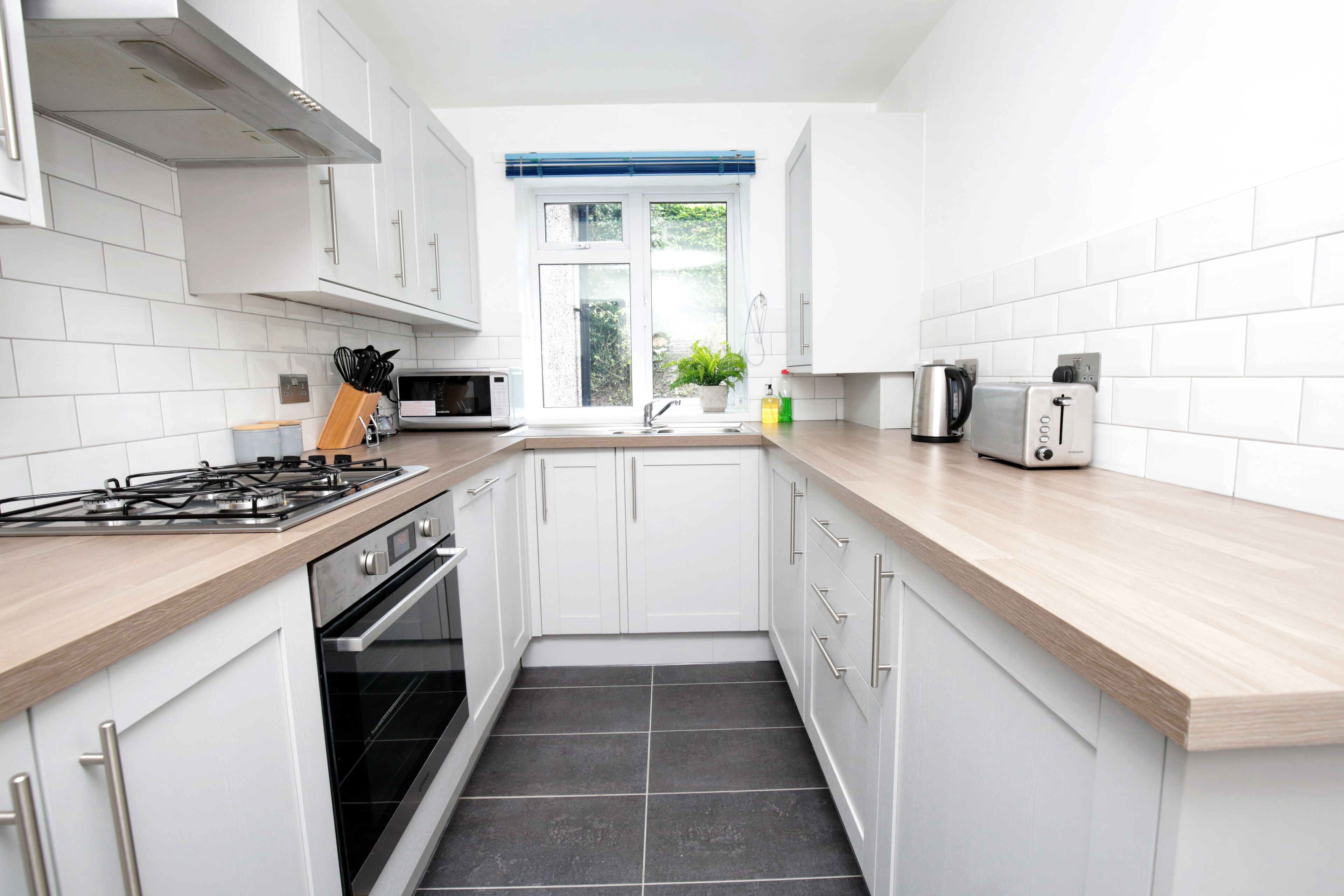 Apartment, 2 Bedrooms | Private kitchen | Fridge, microwave, oven, stovetop