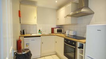 Seaspray | Private kitchen | Fridge, microwave, oven, stovetop