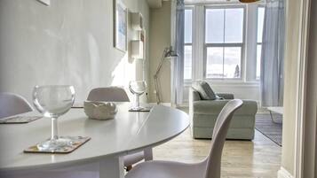 Seaspray | In-room dining