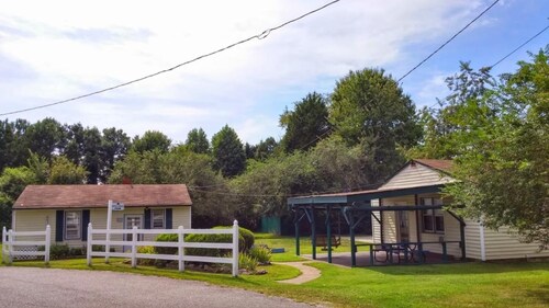 Cottage - Williamsburg Pet-Friendly Getaway – Heated Pool, Free Game Room