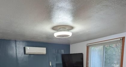 Cottage - Williamsburg Pet-Friendly Getaway – Heated Pool, Free Game Room, Near Parks