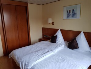 Standard-Doppelzimmer, eigenes Bad | Zimmerausstattung