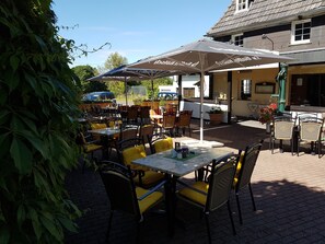 Exterior - Hotel Restaurant Landgasthof Zum Häuschen (Roesrath)