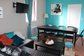 Family Cottage, 3 Bedrooms | Living area | Flat-screen TV - Domaine de la Vénerie (Signy-l'Abbaye)