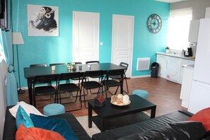 Familien-Ferienhaus, 3 Schlafzimmer | Wohnbereich | Flachbildfernseher