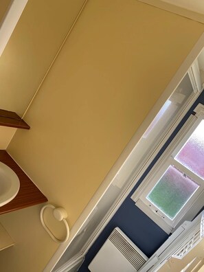 Mobile Unterkunft, 2 Schlafzimmer | Badezimmer | Dusche, Handtücher