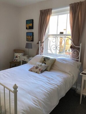 Apartment | 1 bedroom, individually decorated, individually furnished, desk - Cinque Ports Retreat (Hastings)