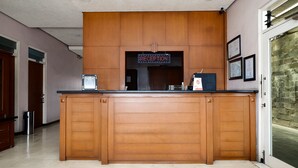 Reception - OYO 1843 Cahya Nirwana (Purwokerto)