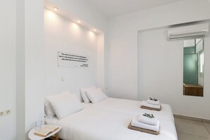4 slaapkamers, een strijkplank/strijkijzer, reisbedje, gratis wifi