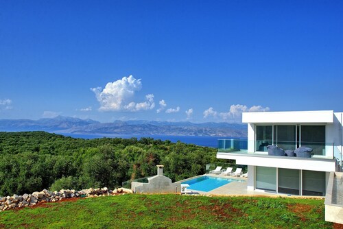 Villa Nafsika - Villa Rental by the Sea in Corfu, Greece