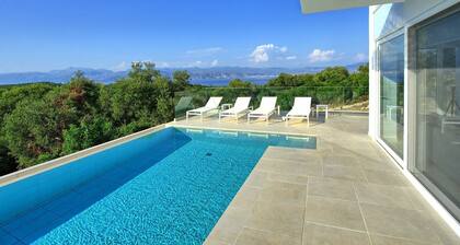 Villa en Perítheia con 4 habitaciones, capacidad 9