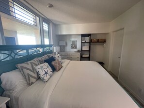 2 bedrooms, iron/ironing board, WiFi, bed sheets - Ocean View Condo with Beach Access at Beachplace (Longboat Key)