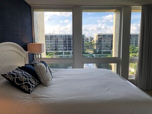 2 bedrooms, iron/ironing board, WiFi, bed sheets - Ocean View Condo with Beach Access at Beachplace (Longboat Key)