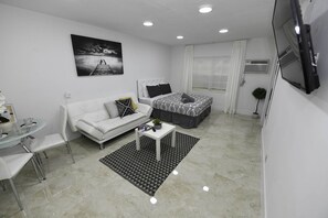 Smart TV - The Chic Studio❣ Excellent Location | Near Fort Lauderdale Beach (Fort Lauderdale)
