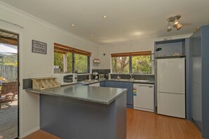 Kjøleskap, mikrobølgeovn, ovn og oppvaskmaskin