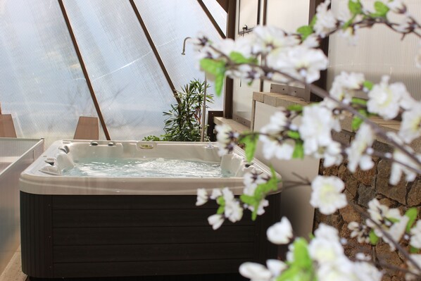 Sauna y tina de hidromasaje