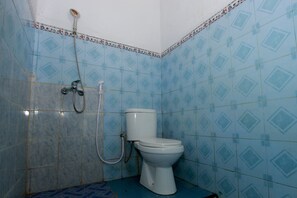 Shower, free toiletries, towels, soap