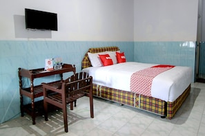 Desk, free WiFi, bed sheets