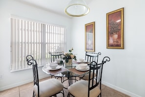 Hus - 5 sovrum (4 Bathrooms) | Matservice pÄ rummet