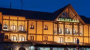 A building with the sign "VALDELANA" prominently displayed.