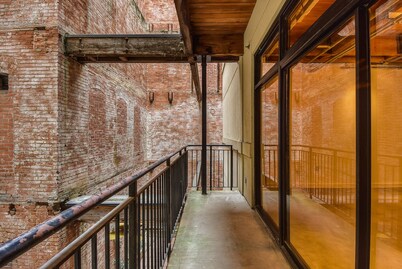 Beautiful updated condo in the heart of Dallas